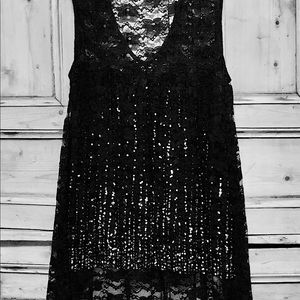 Élégant evening black lace top tunique.